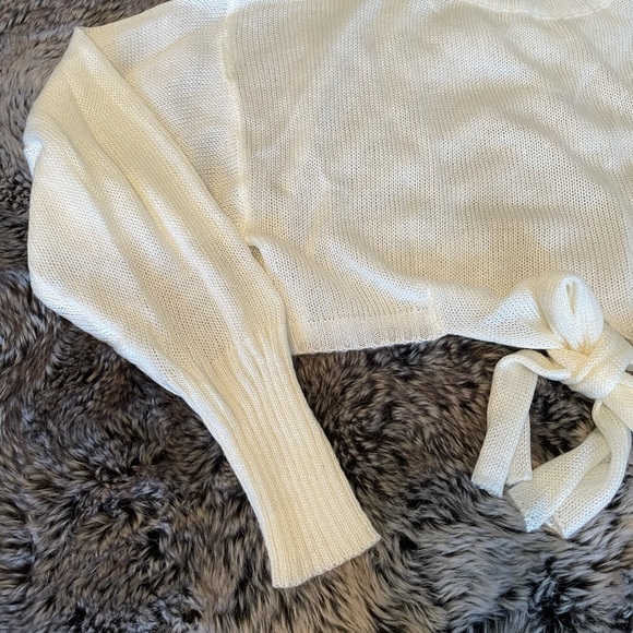 NEW Cropped off white tie sweater - Picture 3 of 4